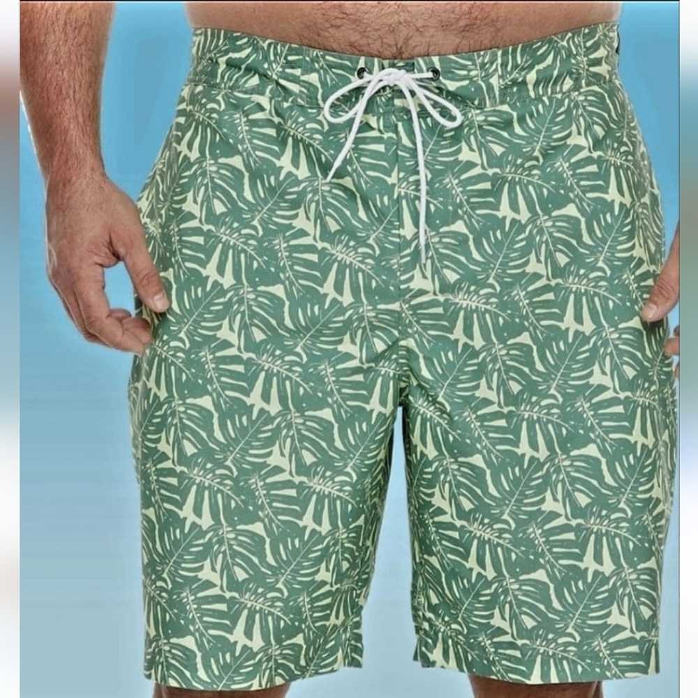 St. John's Bay Men's Green Foliage Swim Trunks Size Medium